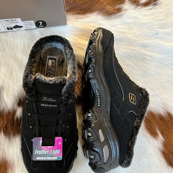 New in box size 7 Skechers - Picture 3 of 5